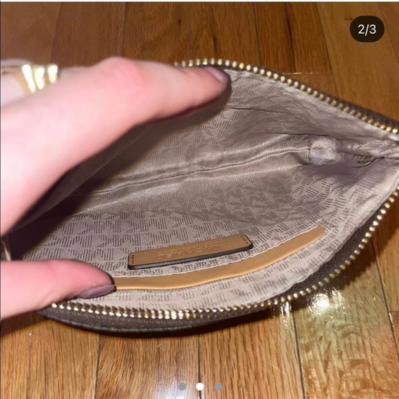 MICHAEL KORS POUCH - Picture 3 of 3